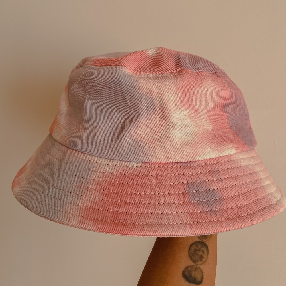 Pink tie-dye bucket hat